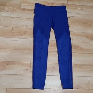 Women's size small blue Under Armour capris